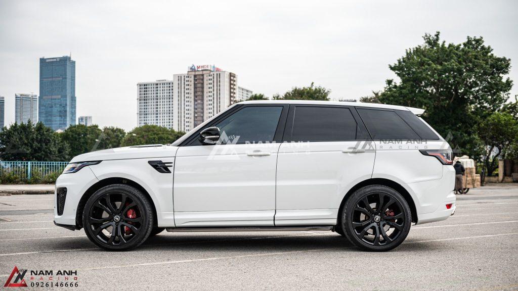 Chiếc Range rover 2016 sau khi được tân trang lại mang dáng vẻ hiện đại hơn