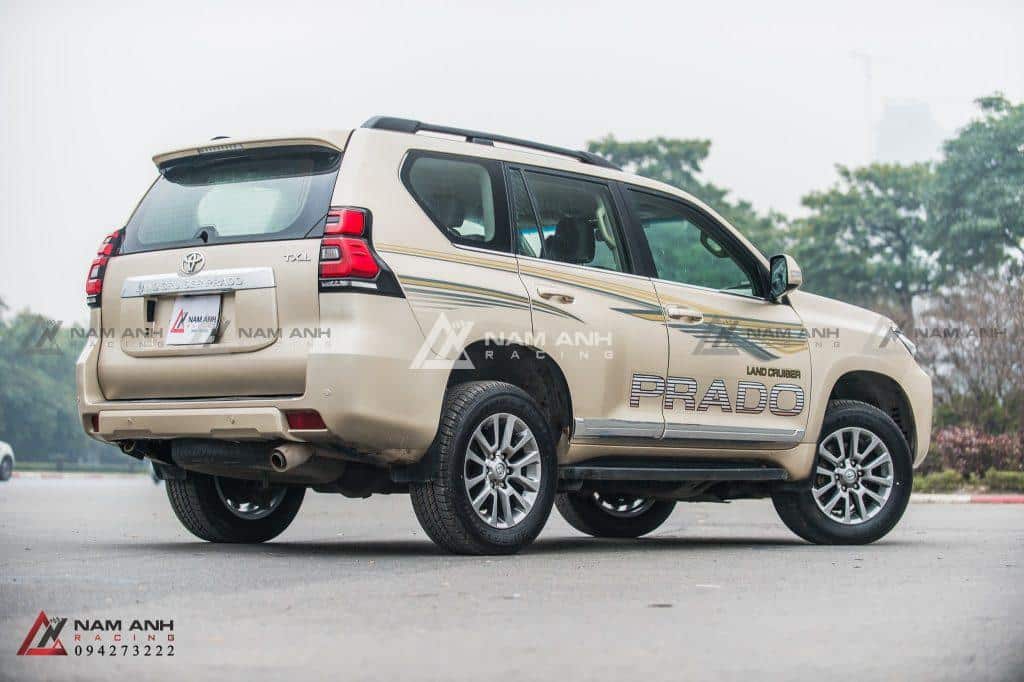 Phần đuôi xe sau khi lắp bodykit 2021 trông cứng cáp hơn hẳn