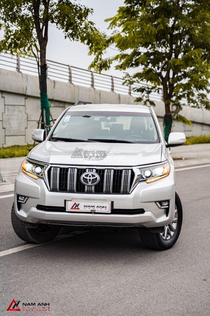 Land Cruiser Prado 2016 lên 2021 trông hầm hố hơn