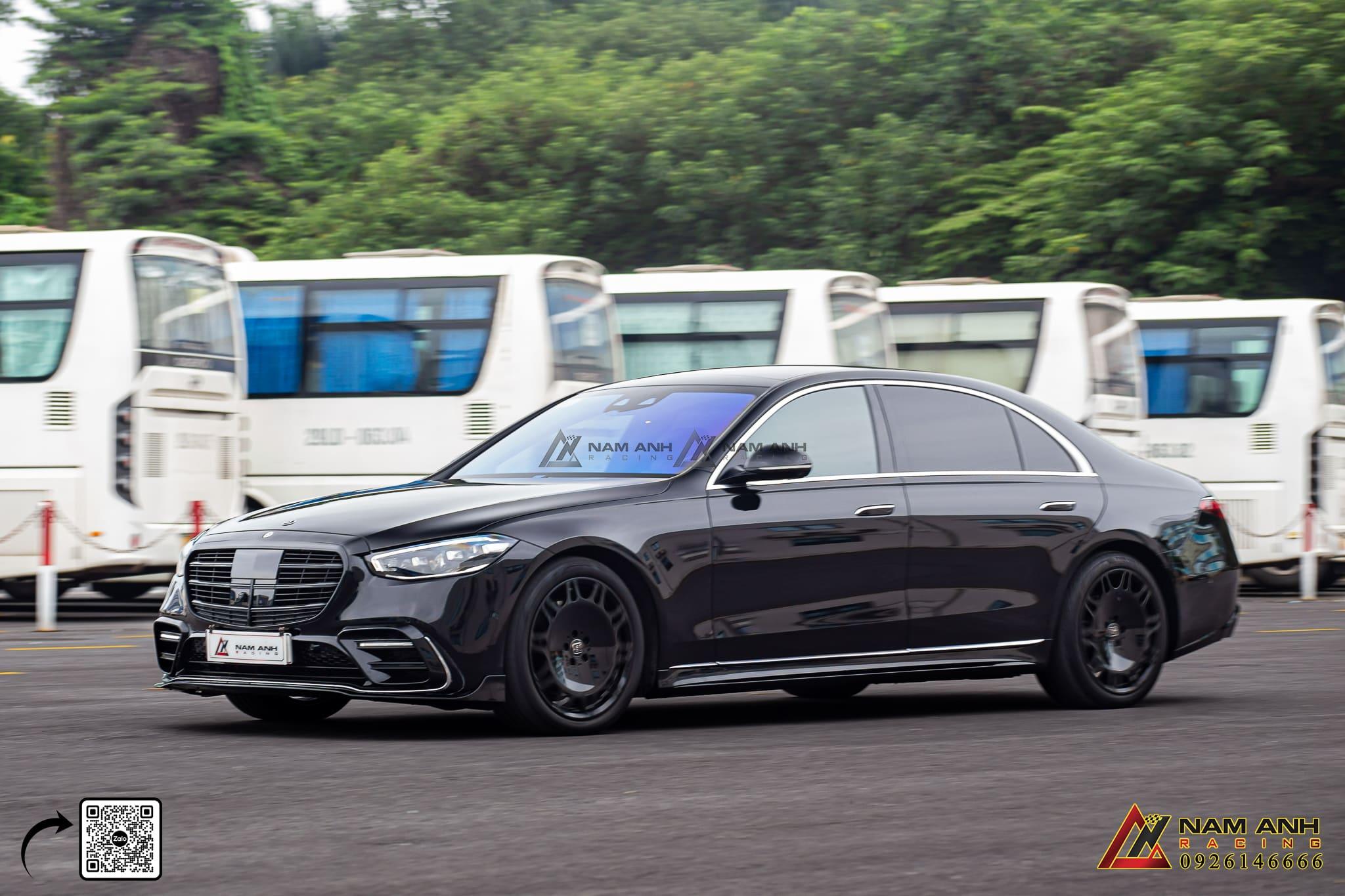 Thân xe nổi bật với bộ mâm hợp kim Brabus Monoblock M Platinum