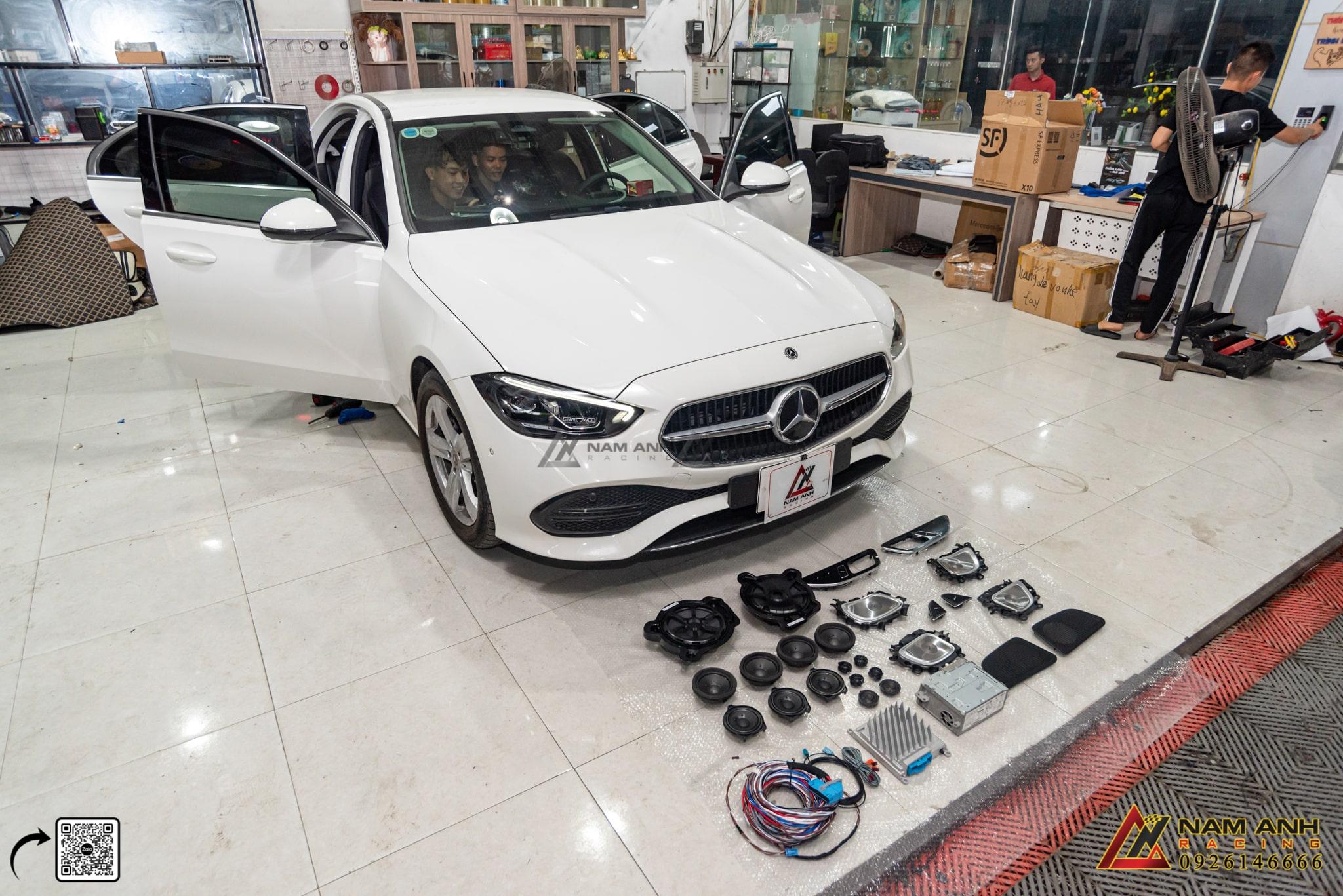 Trải Nghiệm Âm Thanh Tinh Tế với Hệ Thống Loa Burmester trên Mercedes C200