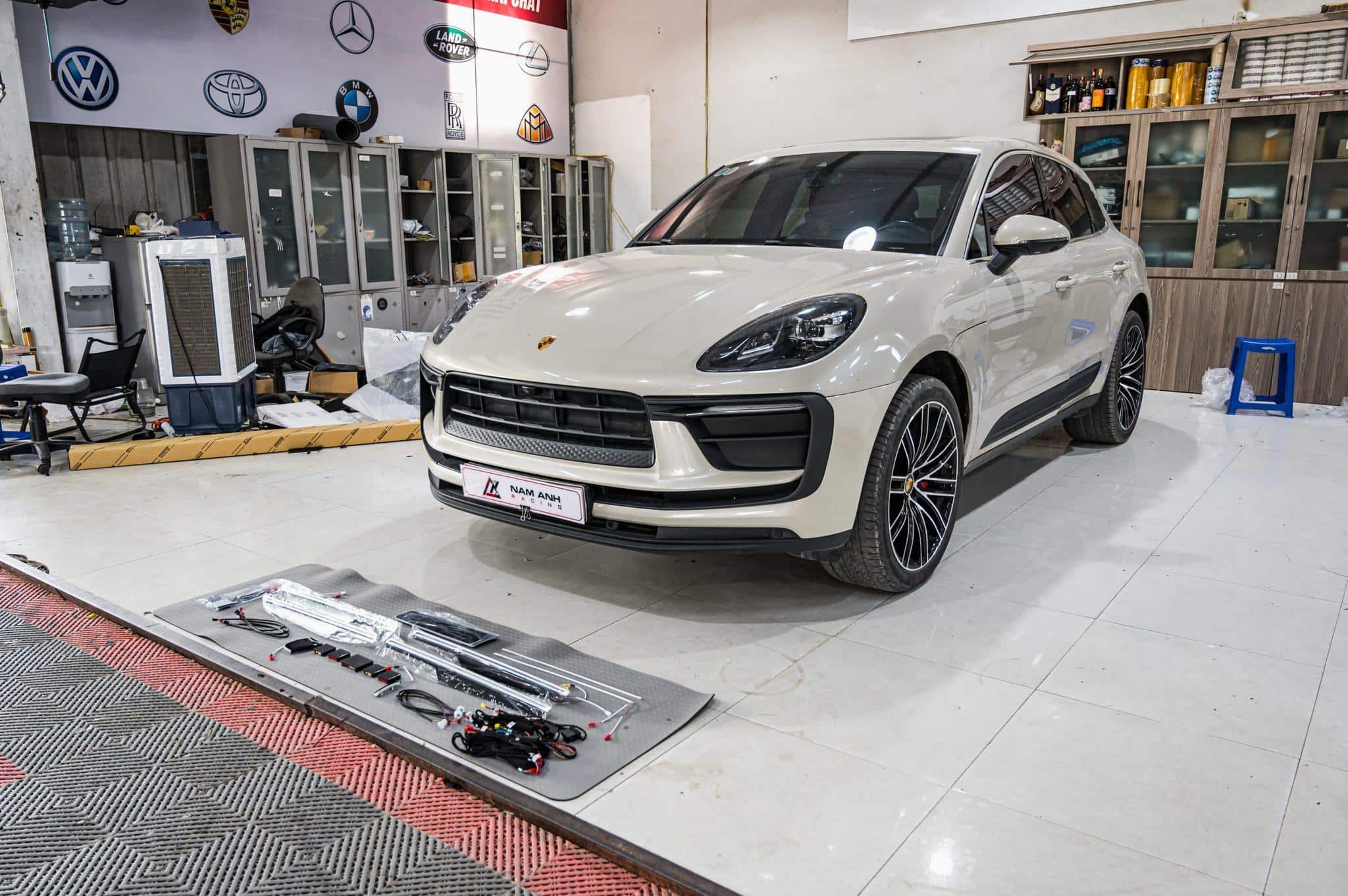 LED nội thất Macan - Nâng tầm trải nghiệm