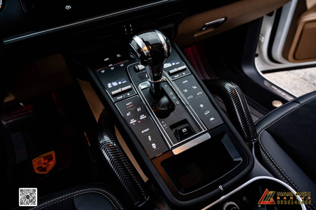 Yên ngựa cảm ứng cho Porsche Cayenne 2015 không chỉ nổi bật với tính năng công nghệ mà còn với chất liệu cao cấp.