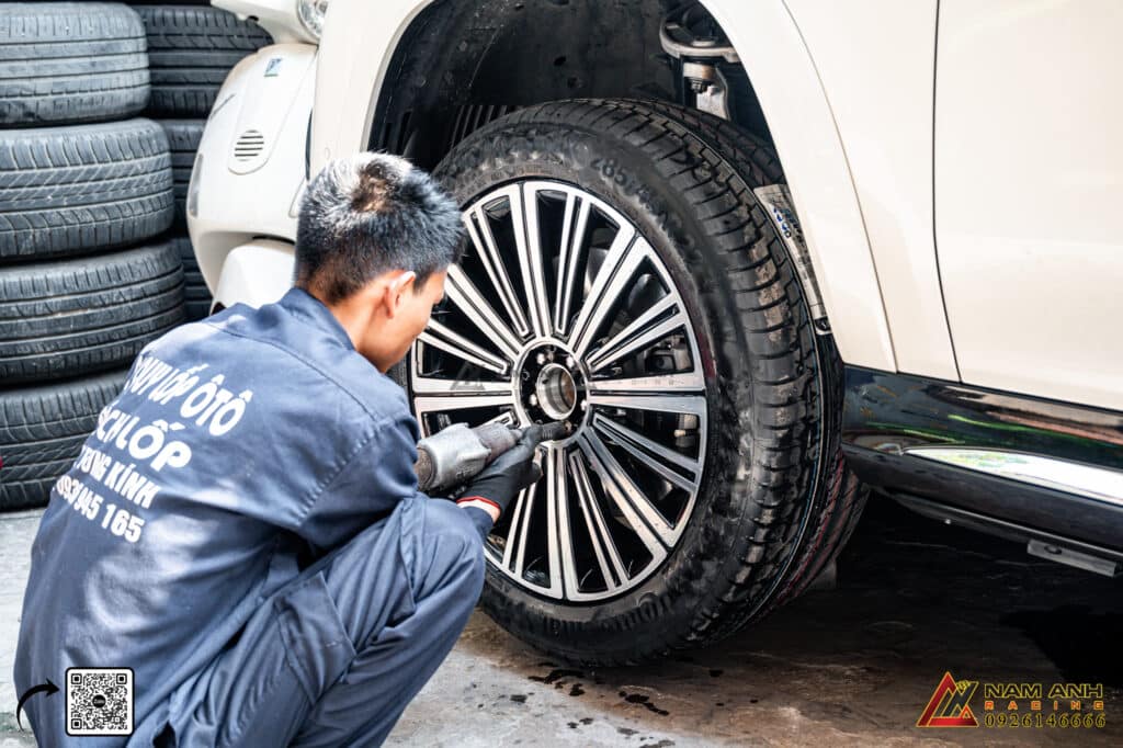 Sau khi kiểm tra, các bộ phận sẽ được lắp đặt vào vị trí chính xác. 