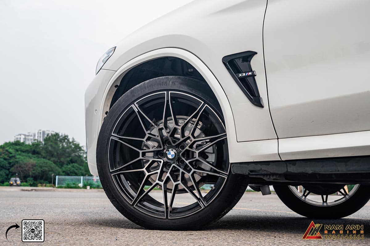 Mâm xe được lắp đặt bodykit