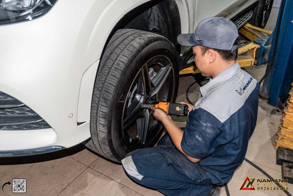 Lắp đặt cảnh báo điểm mù nhanh chóng, chính xác với linh kiện chính hãng, bảo vệ tuyệt đối cho Mercedes GLS 450 của bạn