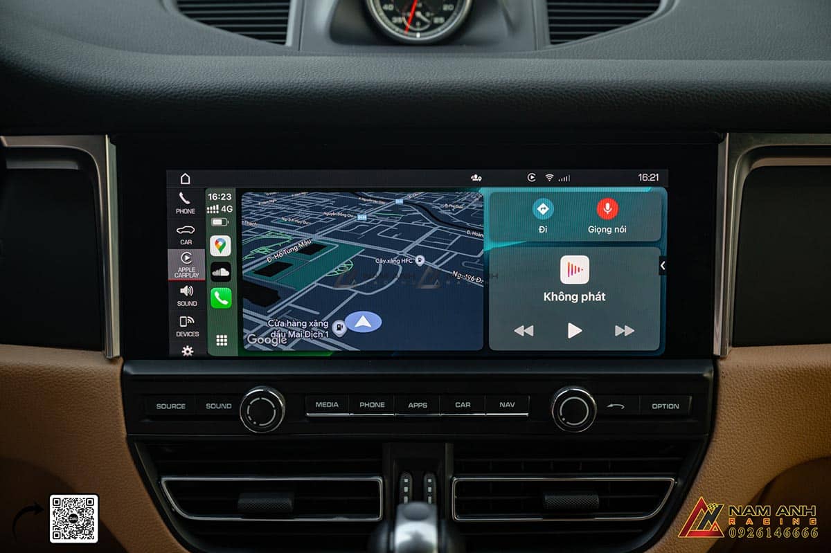 "Màn hình 10.1 inch chính hãng Porsche Macan kết hợp tính năng giải trí và điều khiển xe tiện lợi.