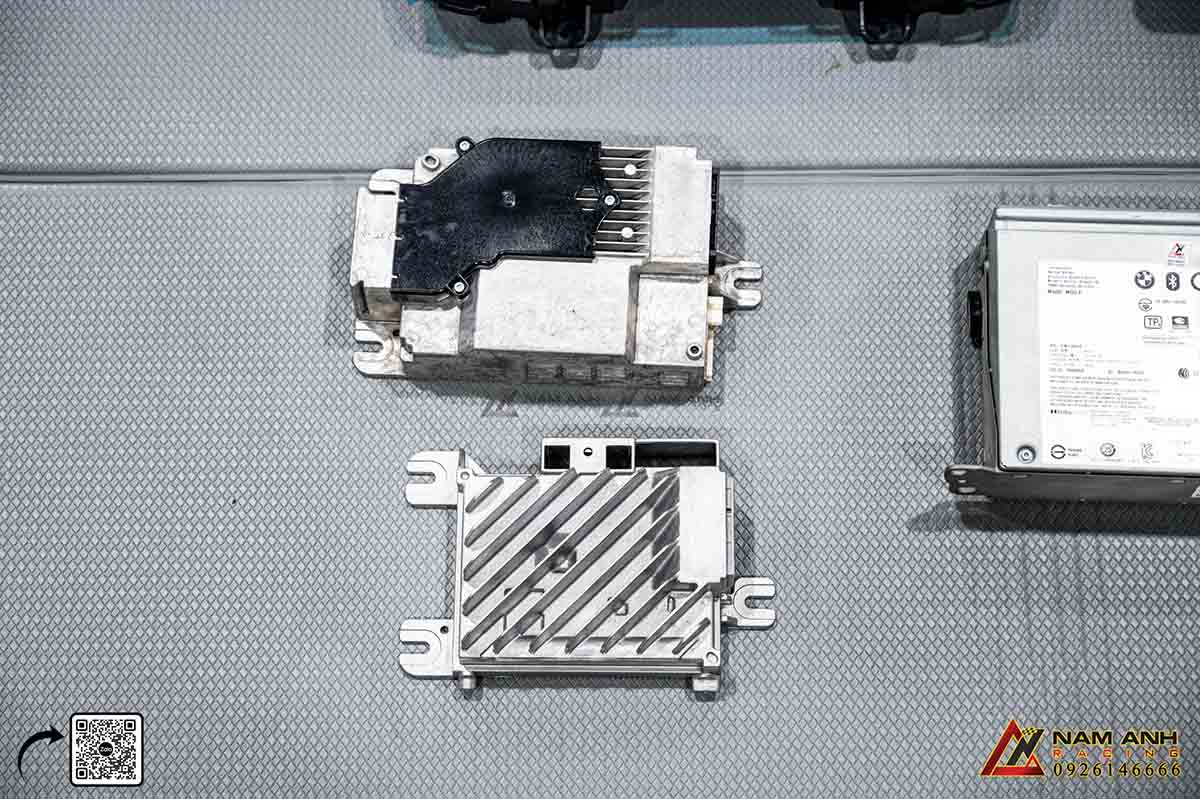 bộ điều khiển điện tử (ECU)