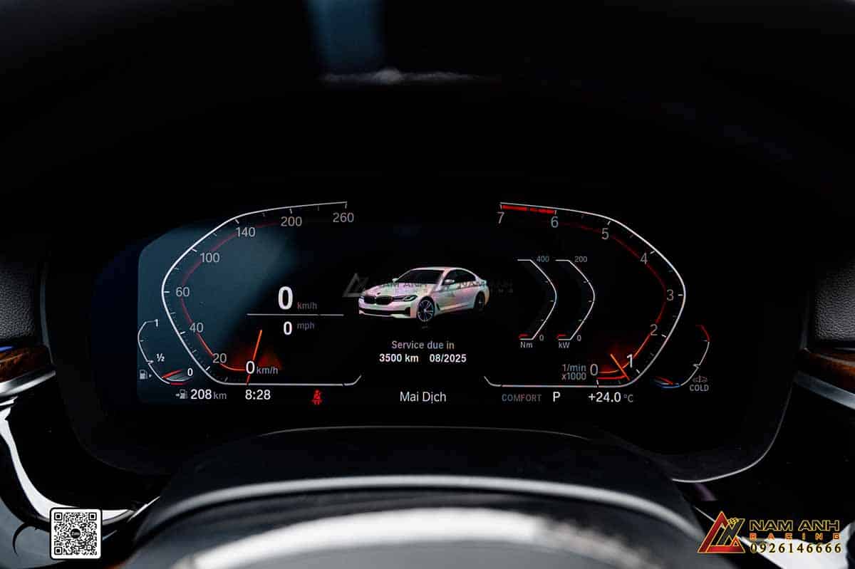 Chế độ lái: Các chế độ lái khác nhau như COMFORT, SPORT, và ECO