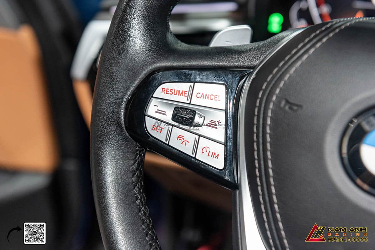 Lắp đặt phanh khoảng cách ACC cho BMW, giúp xe tự động giảm tốc khi cần thiết và nâng cao sự an toàn khi di chuyển trong điều kiện giao thông đông đúc