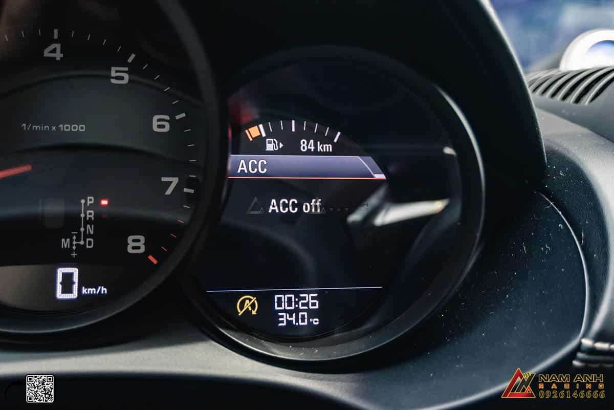 Phanh khoảng cách ACC cho Porsche tối ưu hóa khả năng lái xe trong điều kiện giao thông đông đúc