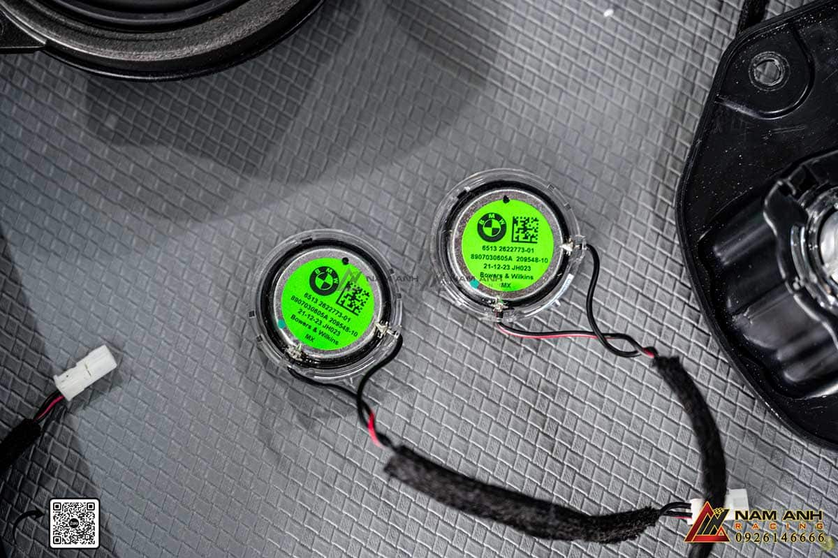 Chất lượng âm thanh tuyệt hảo từ loa Bowers & Wilkins cho BMW giúp bạn thư giãn và tận hưởng âm nhạc trên mỗi hành trình