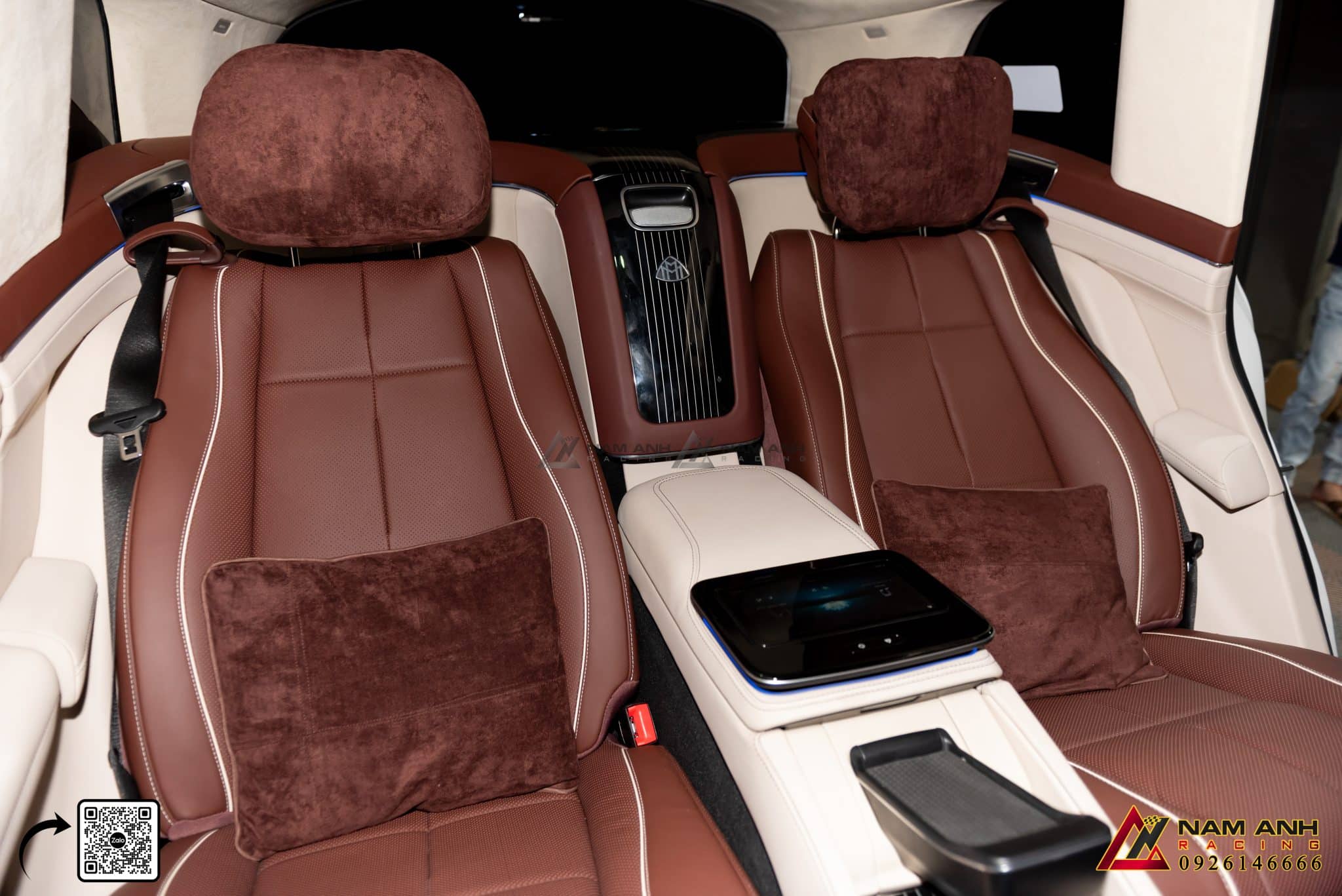Ghế da cao cấp êm ái, mang lại cảm giác thoải mái, đẳng cấp cho mọi chuyến hành trình