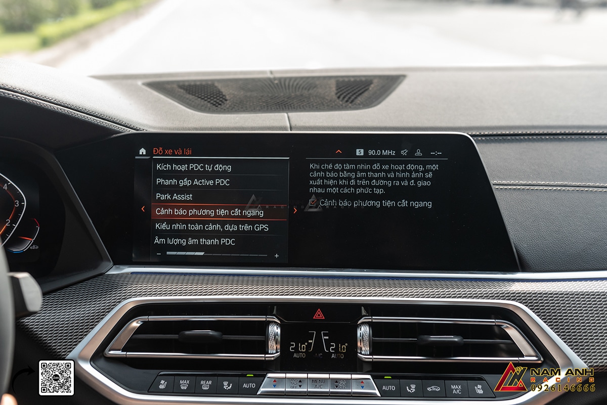 Với cảnh báo phương tiện cắt ngang, chiếc xe của bạn sẽ tự động cảnh báo nguy cơ va chạm từ các phương tiện khác trong phạm vi tầm nhìn