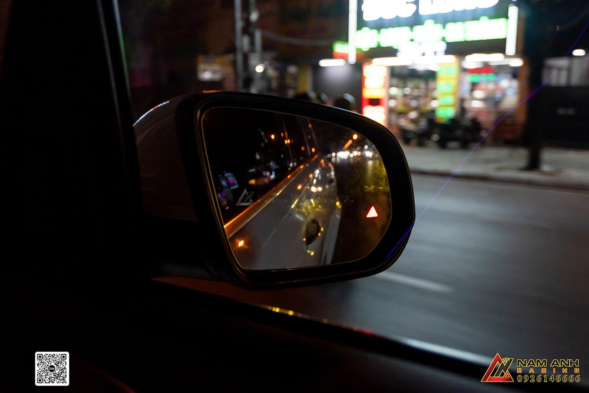 Nâng cấp an toàn 23P giúp Mercedes GLS 450 duy trì sự ổn định và an toàn trong điều kiện lái xe ban đêm, ngay cả khi tầm nhìn bị giới hạn