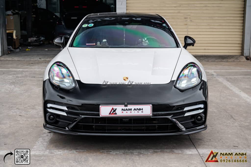 Phiên bản 2023 Turbo S không chỉ dừng lại ở việc cải thiện ngoại hình mà còn mang lại trải nghiệm lái xe vượt trội với hàng loạt công nghệ tiên tiến.