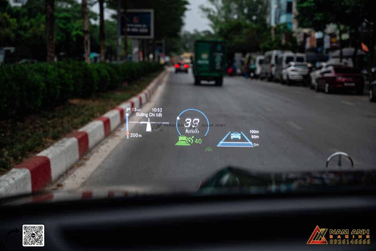 HUD Trên Kính Lái - Sự Kết Hợp Hoàn Hảo Giữa Công Nghệ Và An Toàn
