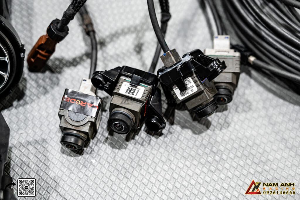 Việc lắp đặt Camera 360 chính hãng cho Mercedes GLC 200 2018 là một quy trình khá đơn giản và nhanh chóng