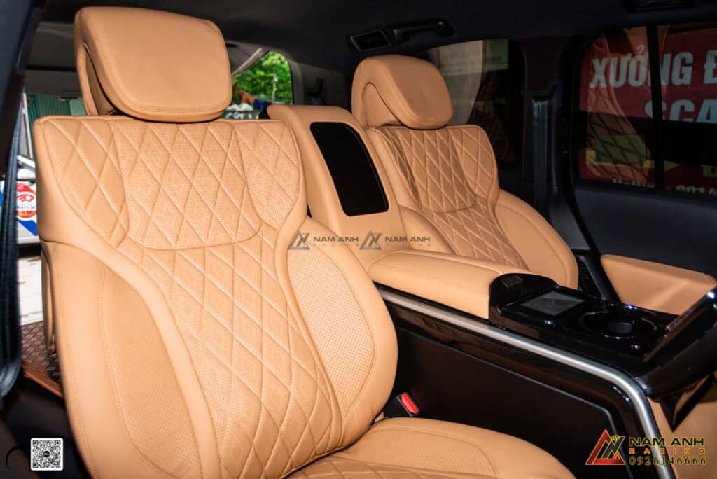 Ghế MBS 4 chỗ trang bị tựa đầu công thái học và bệ đỡ chân chỉnh điện