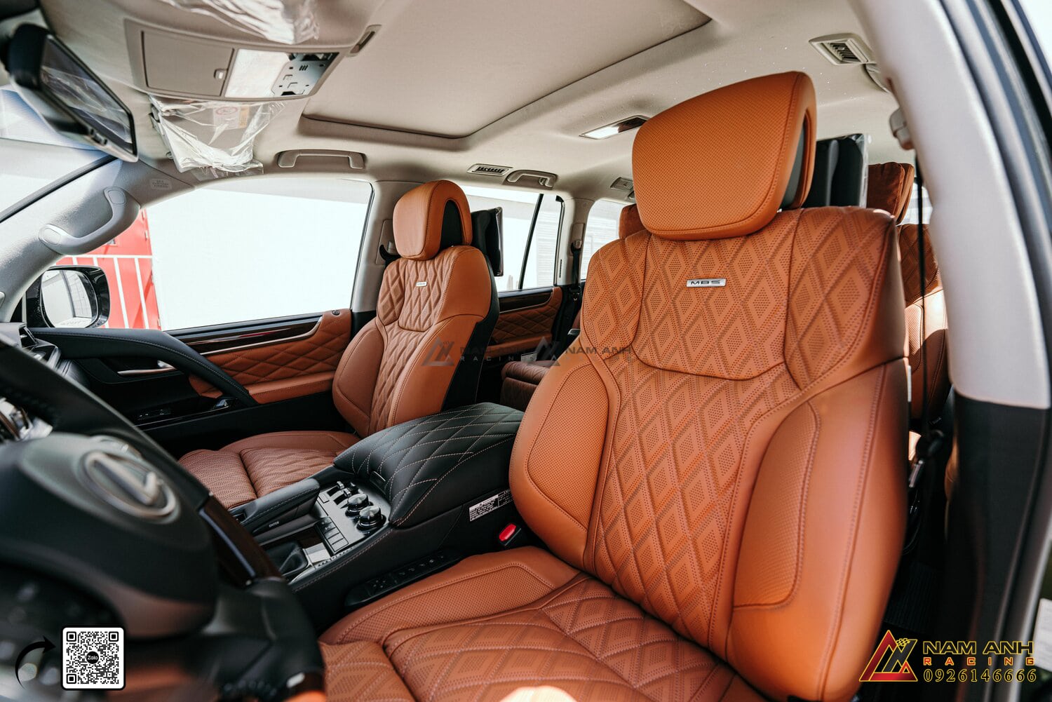 Tựa đầu công thái học ở hàng ghế trước