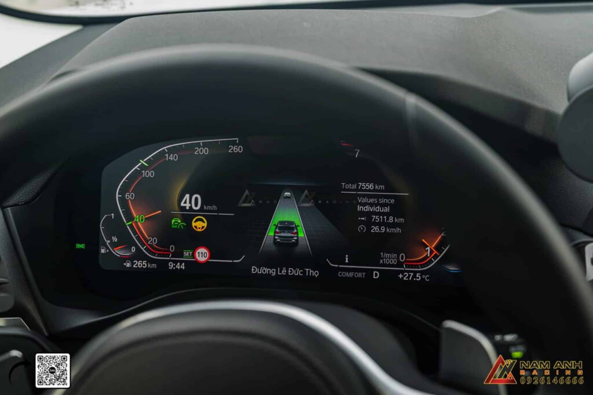 Chế độ lái bán tự động giúp duy trì tốc độ và khoảng cách an toàn.