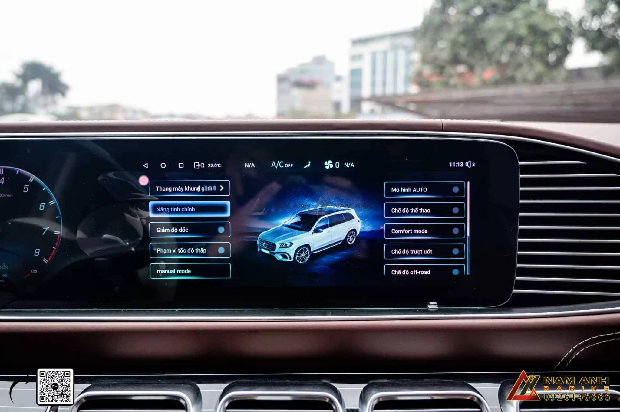 Màn hình giải trí Mercedes GL400 với thiết kế hiện đại, tích hợp nhiều tính năng