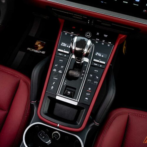 Khoang lái hiện đại – Kết hợp hoàn hảo giữa công nghệ và sự tiện nghi.