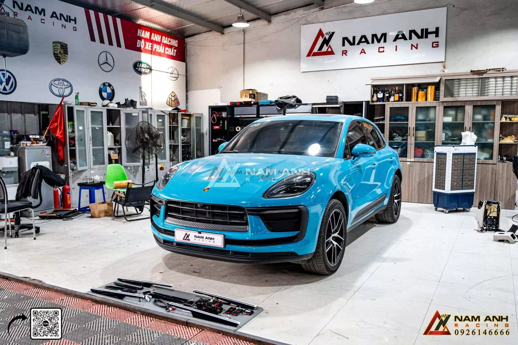 Tại Sao Nên Lắp Bộ Đèn LED Nội Thất Cho Porsche Macan?