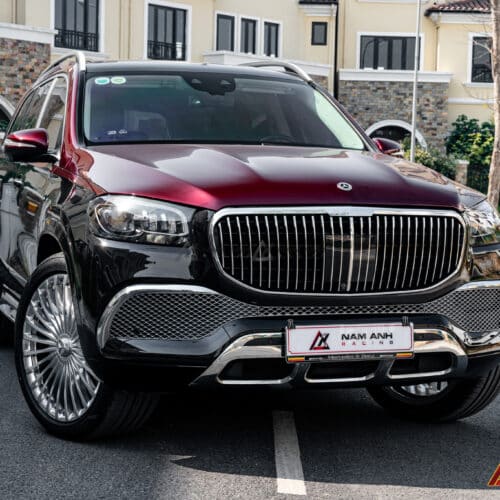 Hệ thống bệ bước điện tự động là trang bị tiêu chuẩn trên GLS600 Maybach, giúp người dùng dễ dàng lên xuống xe
