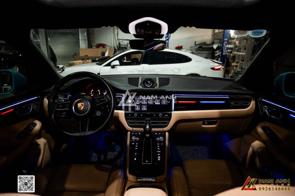 Một trong những ưu điểm nổi bật của bộ đèn LED nội thất cho Porsche Macan là khả năng lắp đặt nhanh chóng
