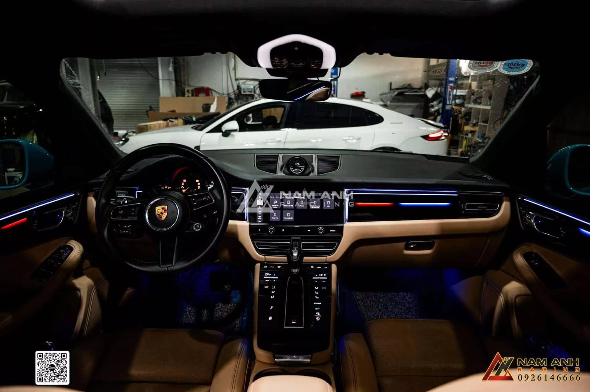 Một trong những ưu điểm nổi bật của bộ đèn LED nội thất cho Porsche Macan là khả năng lắp đặt nhanh chóng