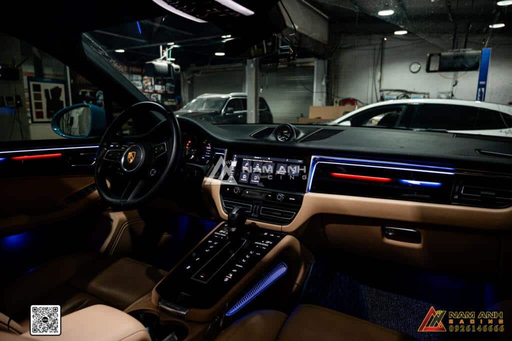 Một số dòng bộ đèn LED nội thất cho Porsche Macan cao cấp còn được tích hợp tính năng đồng bộ với nhạc