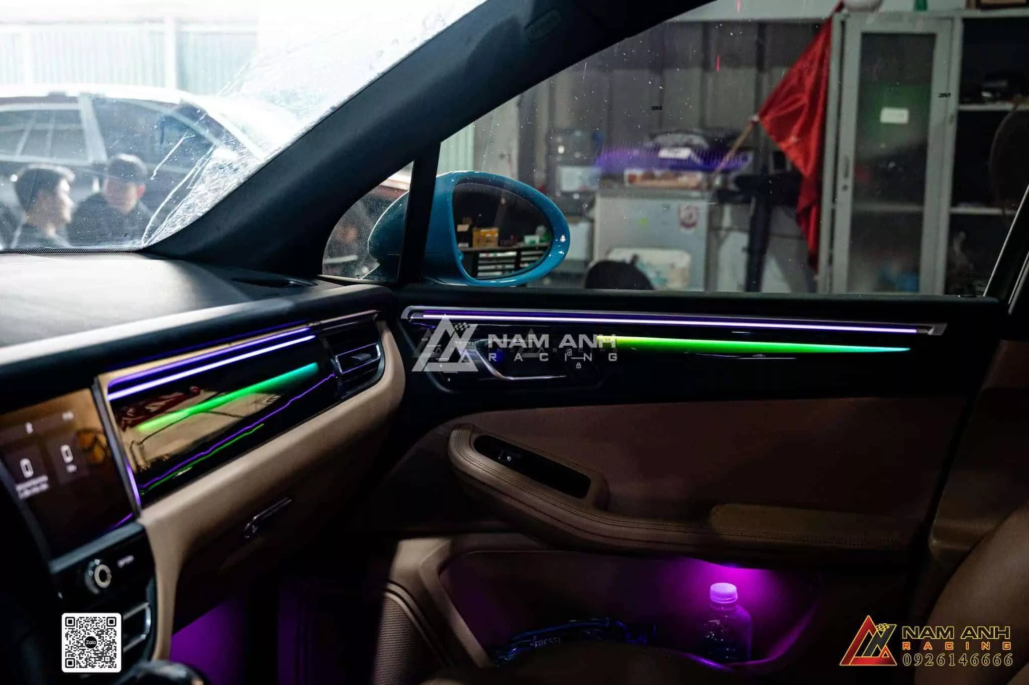 Một số phiên bản bộ đèn LED nội thất cho Porsche Macan còn tích hợp cảm biến ánh sáng và chuyển động