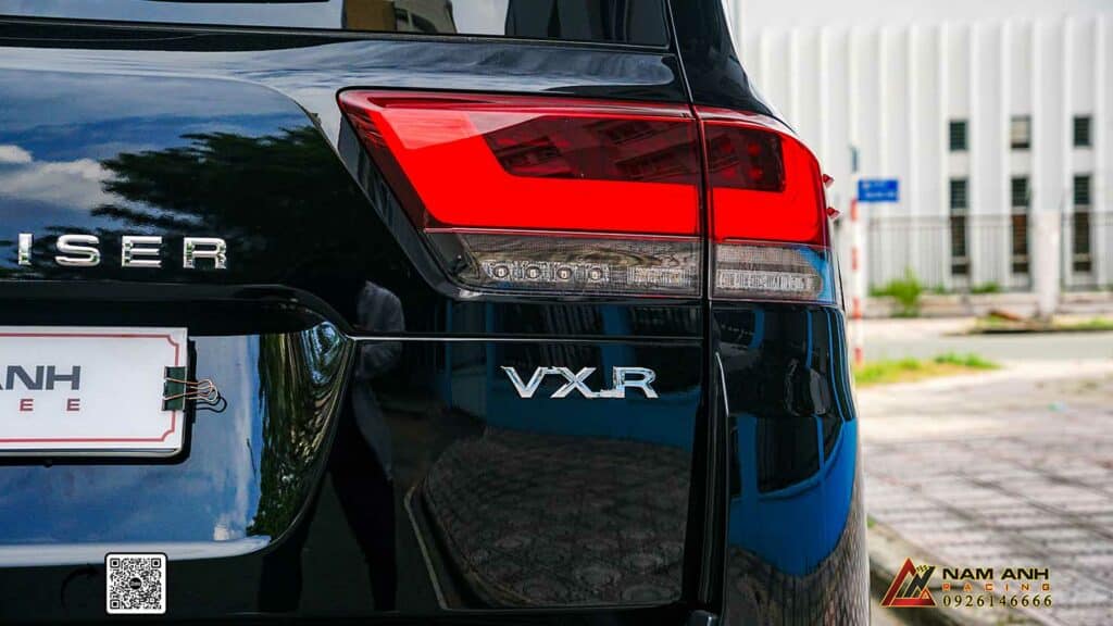 Ốp hông thể thao với chất liệu ABS cao cấp, bền bỉ theo thời gian