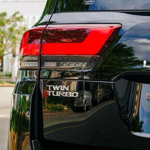 Chi tiết ốp hông VX.R giúp Land Cruiser LC 300 nổi bật và cứng cáp