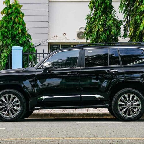 Toyota Land Cruiser LC 300 nâng cấp bodykit VX.R chính hãng