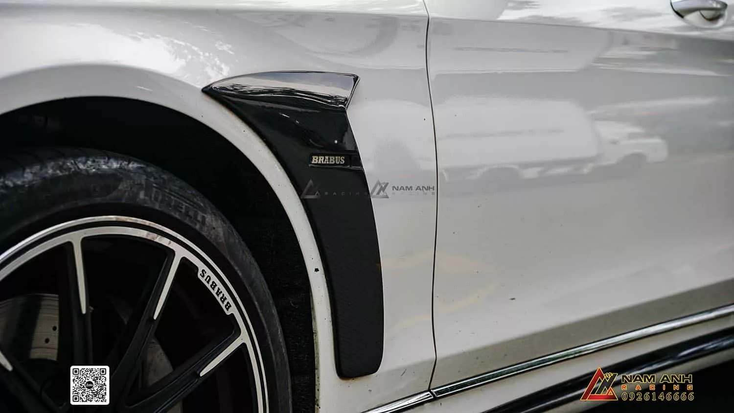 Chi tiết ốp carbon – Sang trọng, chống trầy xước, bền đẹp theo thời gian