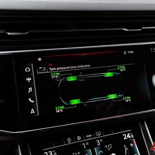 Hệ thống áp suất lốp Audi Q7 tăng cường sự an toàn cho người lái.