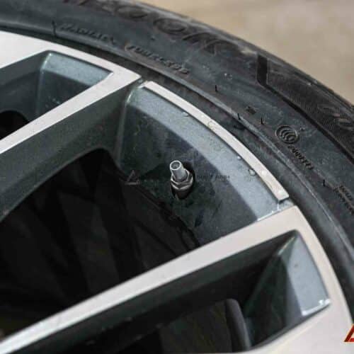 Cảnh báo nhanh chóng khi áp suất lốp không đạt chuẩn trên Audi Q8 (19-24).