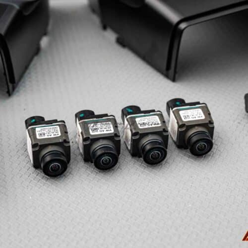 Quan sát toàn diện môi trường xung quanh xe với hệ thống camera 360 Audi Q7.