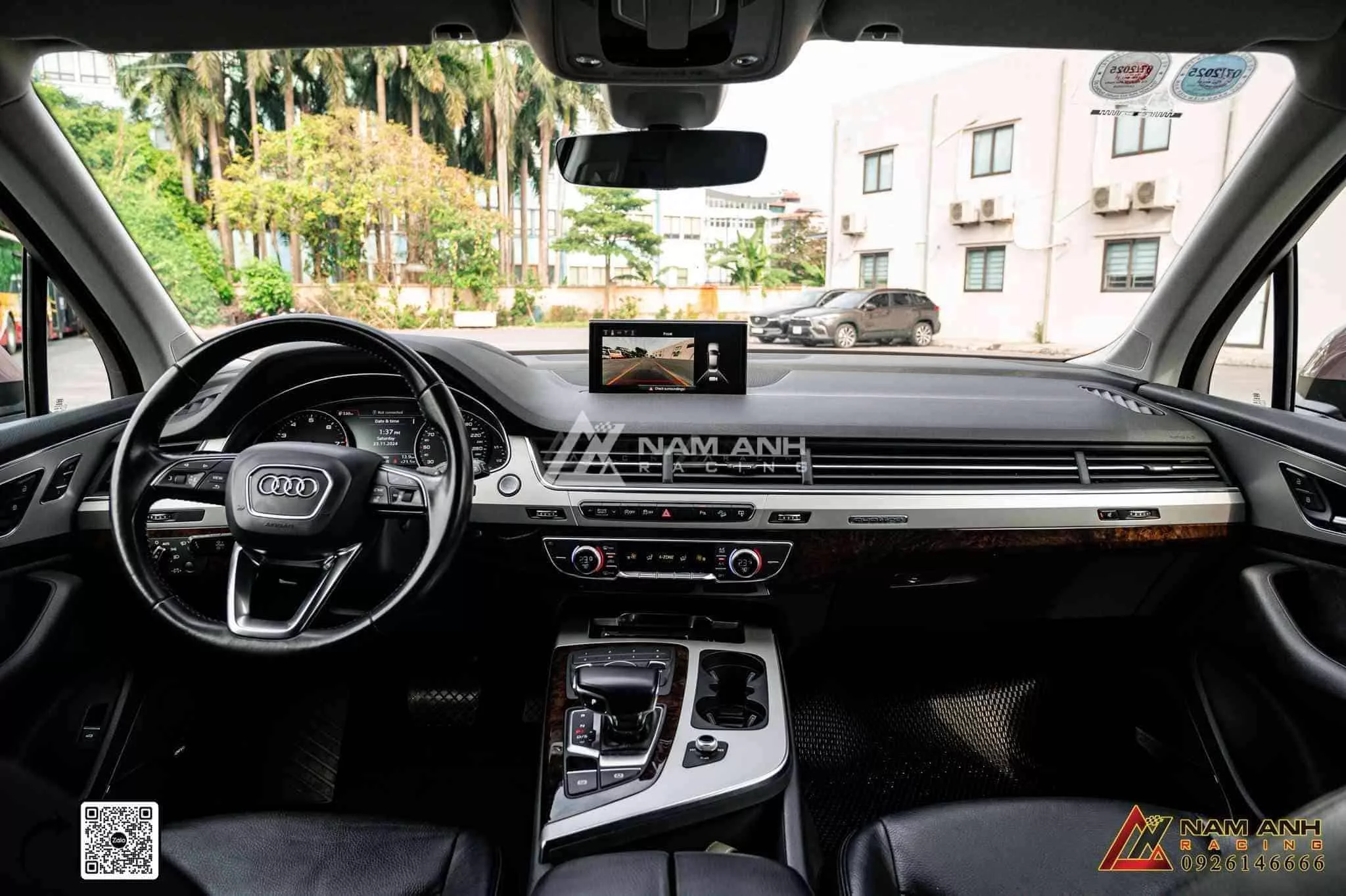 Hệ thống camera 360 Audi Q7 (16-19) giúp lái xe tự tin hơn trong không gian hẹp.