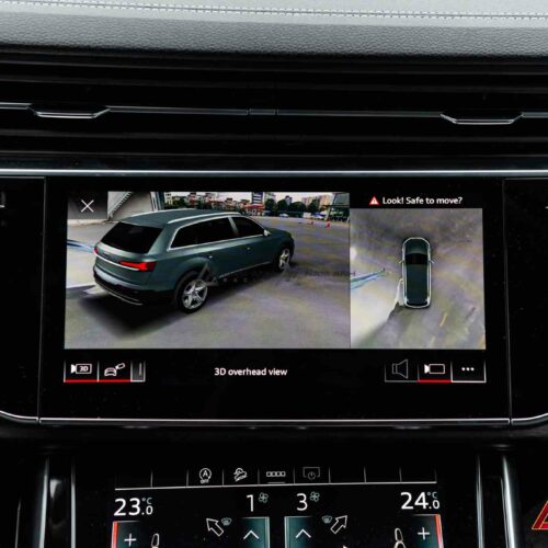 Hệ thống camera 360 trên Audi Q7 hỗ trợ đỗ xe và di chuyển trong không gian hẹp.