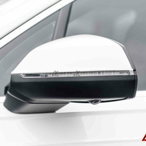 Hệ thống camera 360 giúp bạn kiểm soát tốt hơn khi di chuyển trong khu vực đông đúc.