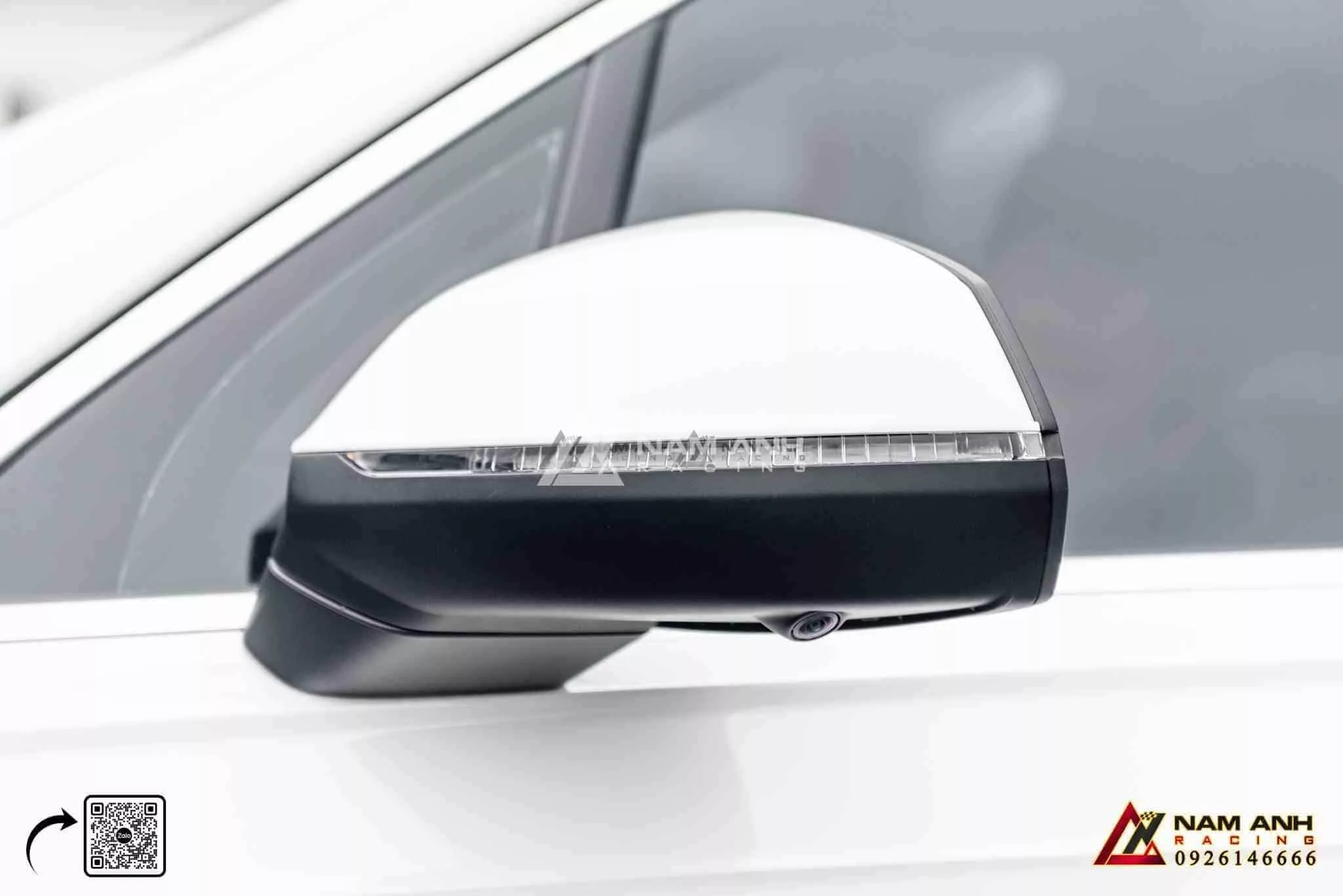 Hệ thống camera 360 giúp bạn kiểm soát tốt hơn khi di chuyển trong khu vực đông đúc.