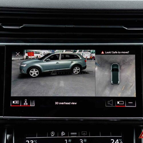 Tính năng camera 360 trên Audi Q7 giúp bạn quan sát dễ dàng khi lùi xe.