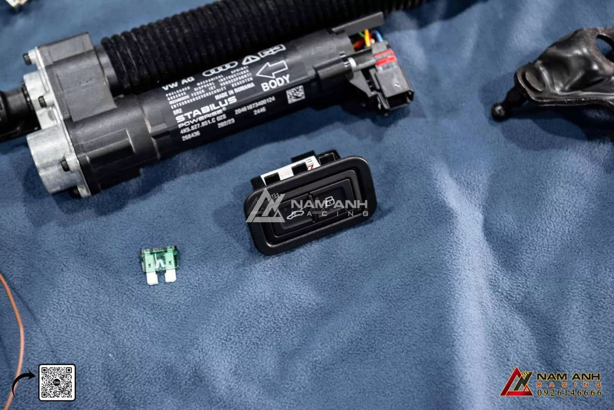 Bền bỉ và ổn định, giúp cốp hoạt động mượt mà trong mọi điều kiện