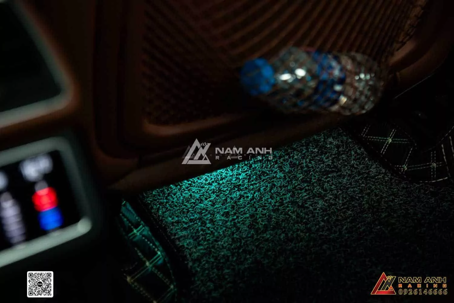 Đổi màu không gian nội thất Audi A6 theo sở thích với LED Ambient Light