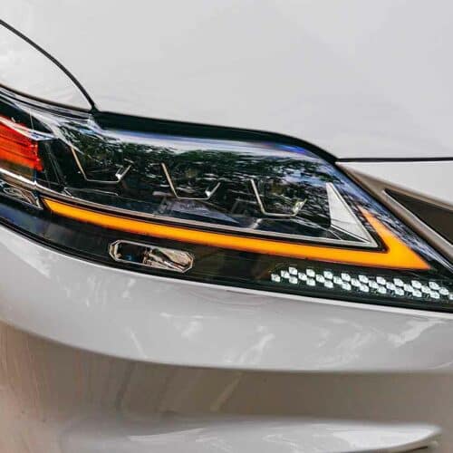 Đèn pha LED Lexus RX 350 2023 với công nghệ AHS hiện đại.