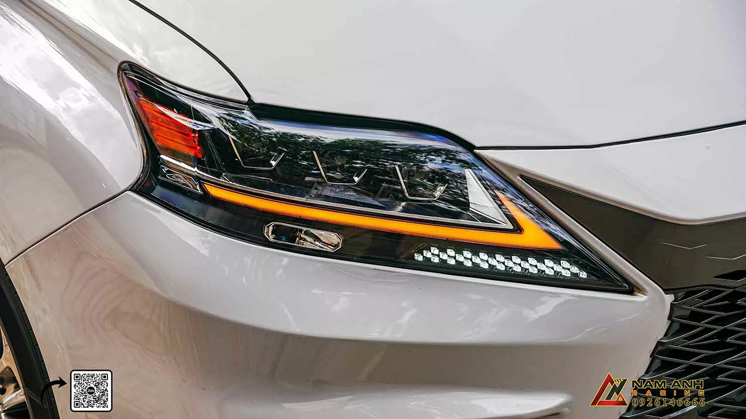 Đèn pha LED Lexus RX 350 2023 với công nghệ AHS hiện đại.