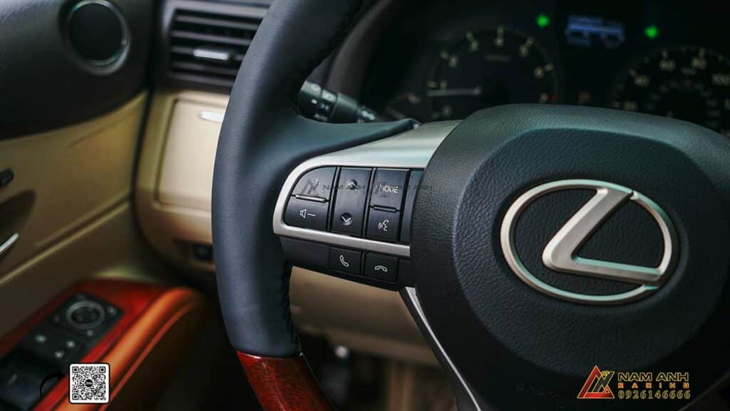 Tích hợp nút bấm thông minh – Điều khiển âm thanh, điện thoại dễ dàng ngay trên vô lăng.
